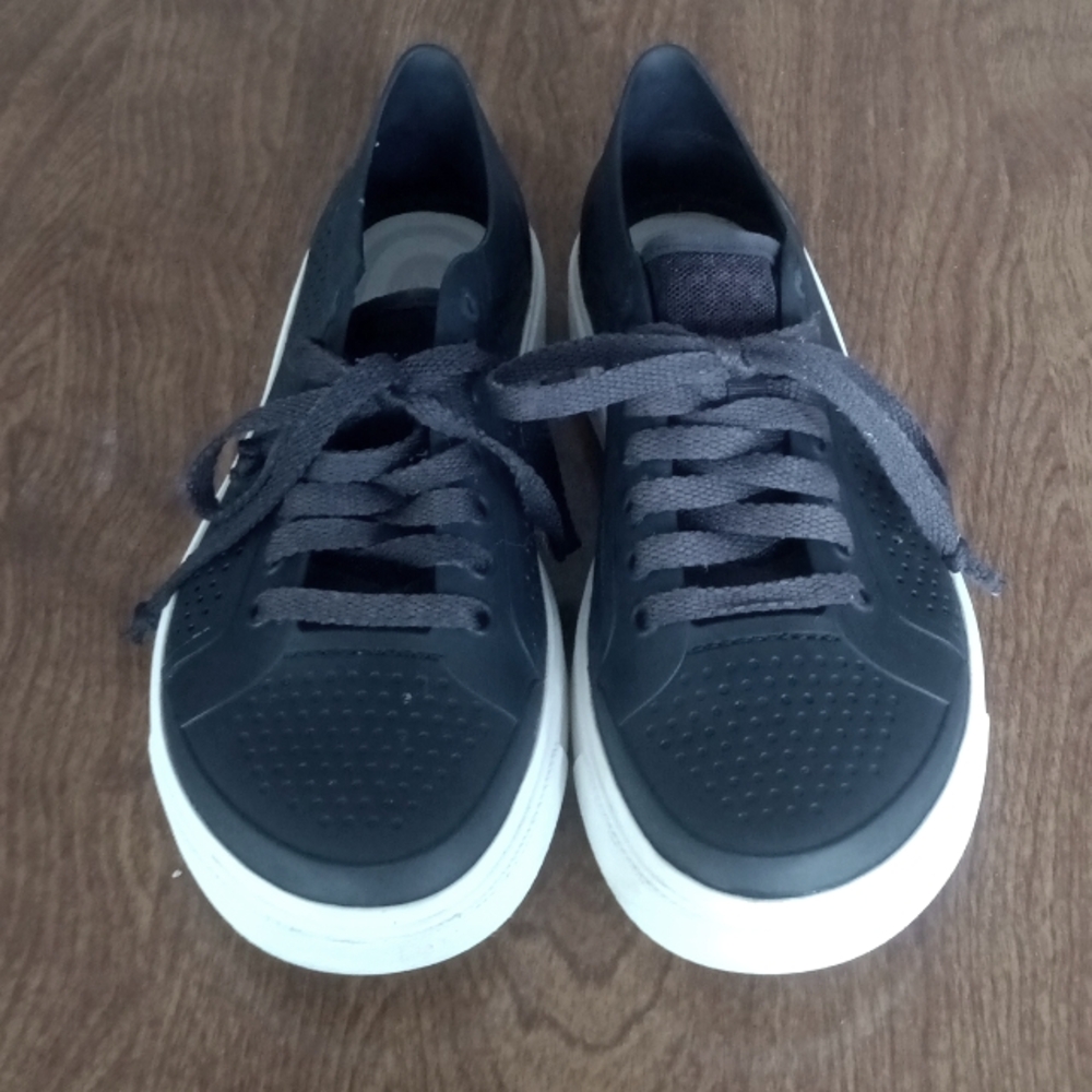 Crocs Women's Citilane Roka Navy Lace up Sneakers. Size 9.p